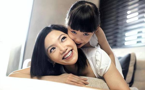父母儿女吕红刘海_吕红霞一家亲