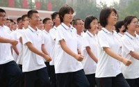 大学穿衡水二中校服上课,衡水二中的校服是什么样的