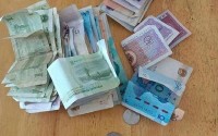 初中生一小时50元,女初中生一个月零花钱